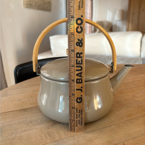 Vintage Enameled Kettle with Bentwood Handle - Picture 11 of 12